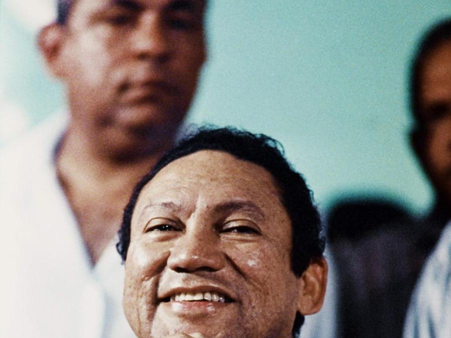 Manuel Antonio Noriega partecipa ad una riunione anti-Usa nella città di Panama (Afp Photo/Guillermo Endara)