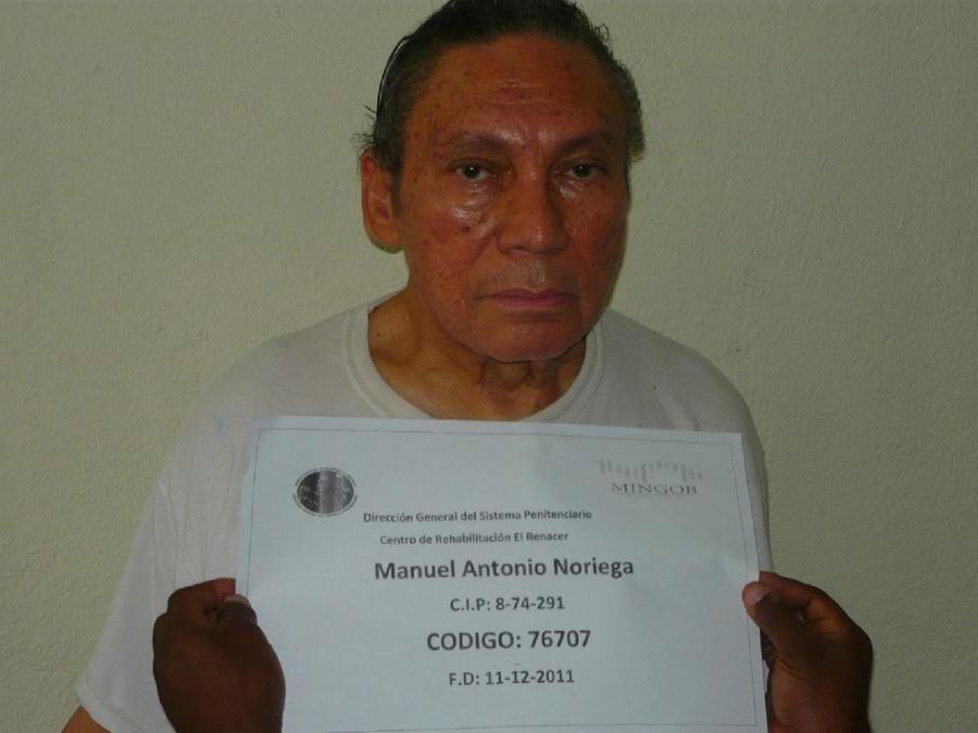  Manuel Noriega all’età di 77 posa per la foto segnaletica  al penitenziario di Panama City (Reuters)
