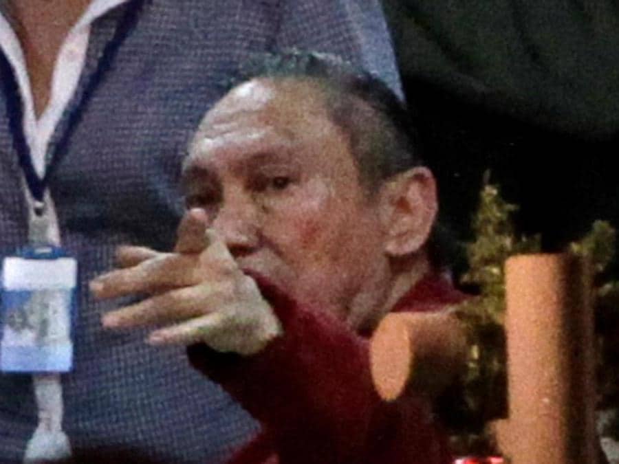  L’ex dittatore di Panama Manuel Noriega  accanto ai poliziotti al suo arrivo alla prigione di Renacer, fuori dalla città di Panama 11 dicembre 2011 (Reuters/Henry Romero)