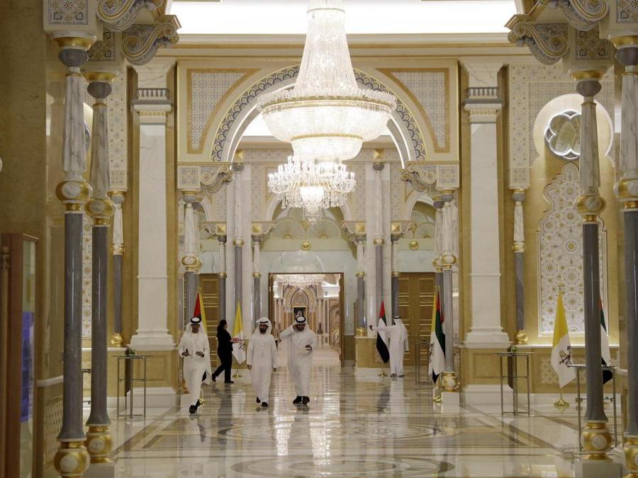 L'interno del Palazzo Presidenziale di Abu Dhabi. (AP Photo/Andrew Medichini)