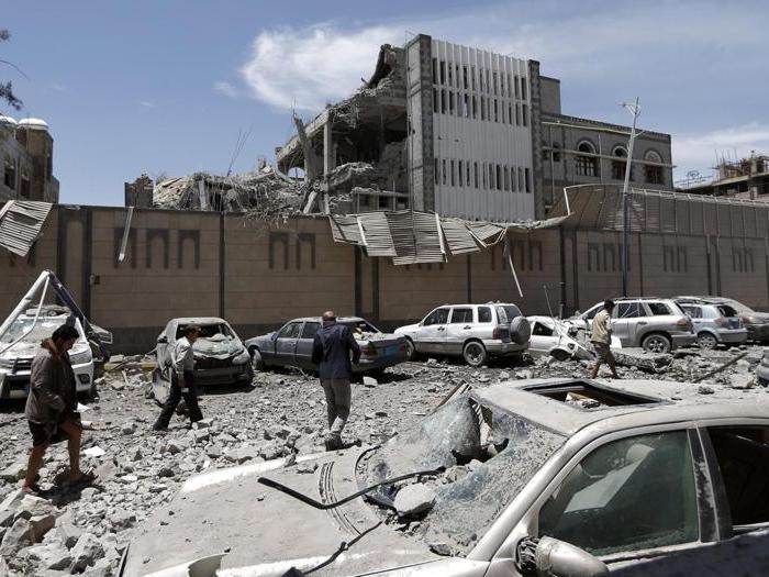 Raid saudita colpisce il palazzo del presidente in Yemen 