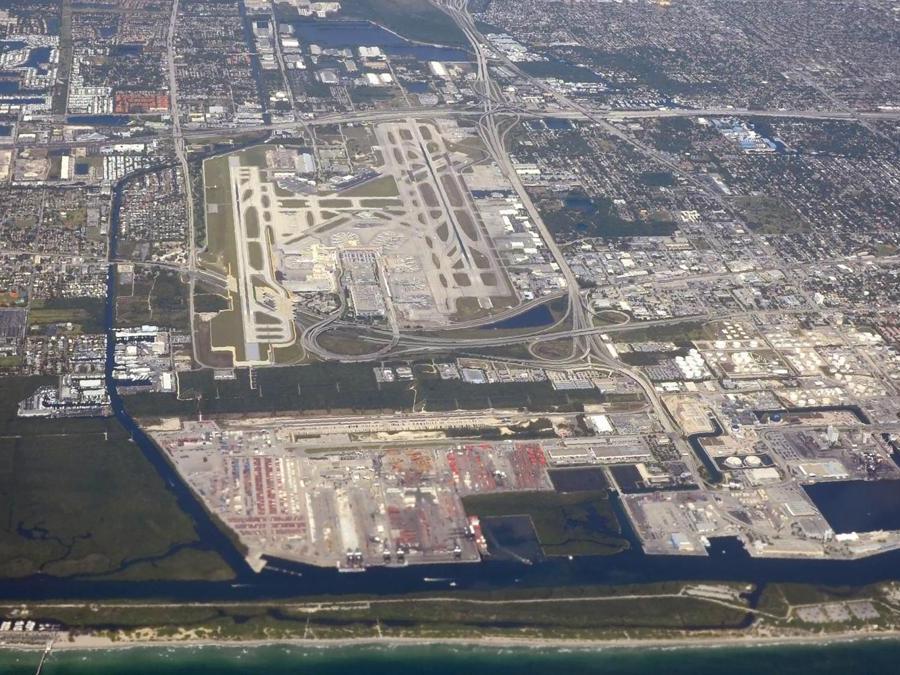 Aeroporto di Fort Lauderdale-Hollywood, Florida, visto dall’alto. (AFP PHOTO / Daniel SLIM)