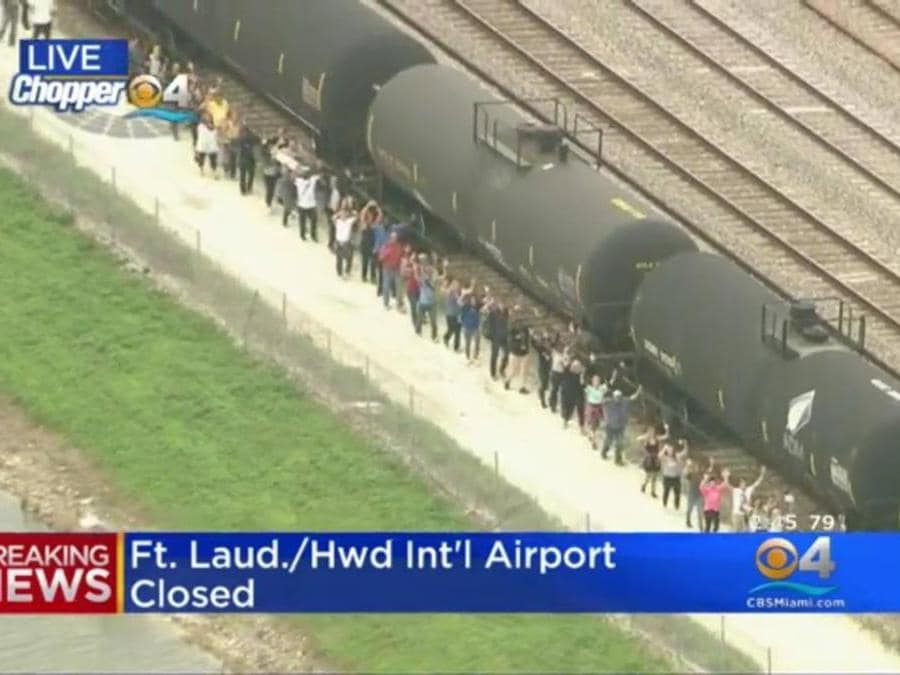 Immagini dall’aeroporto di Fort Lauderdale (Facebook)