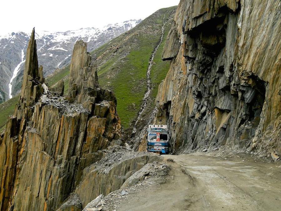 INDIA. Zoji La Pass. Una delle strade più pericolose nella regione himalayana del KashmirIl