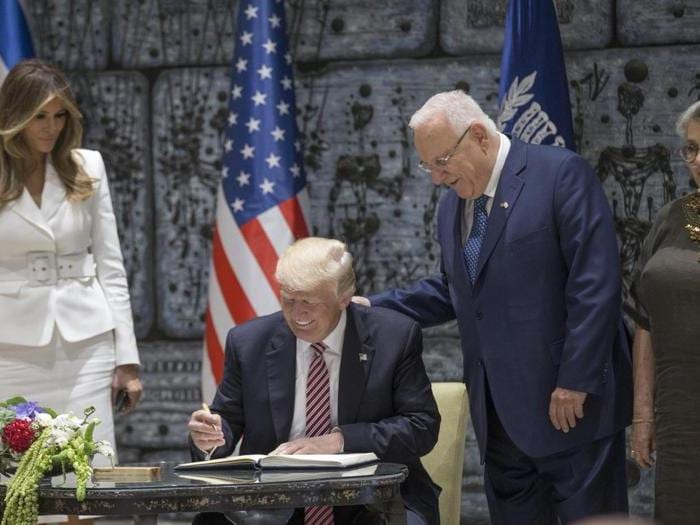 Trump al Muro del Pianto di Gerusalemme con la moglie Melania