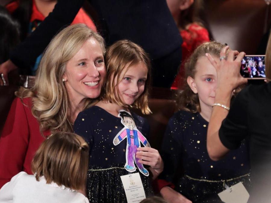 Abigail Spanberger con i figli (Afp)
