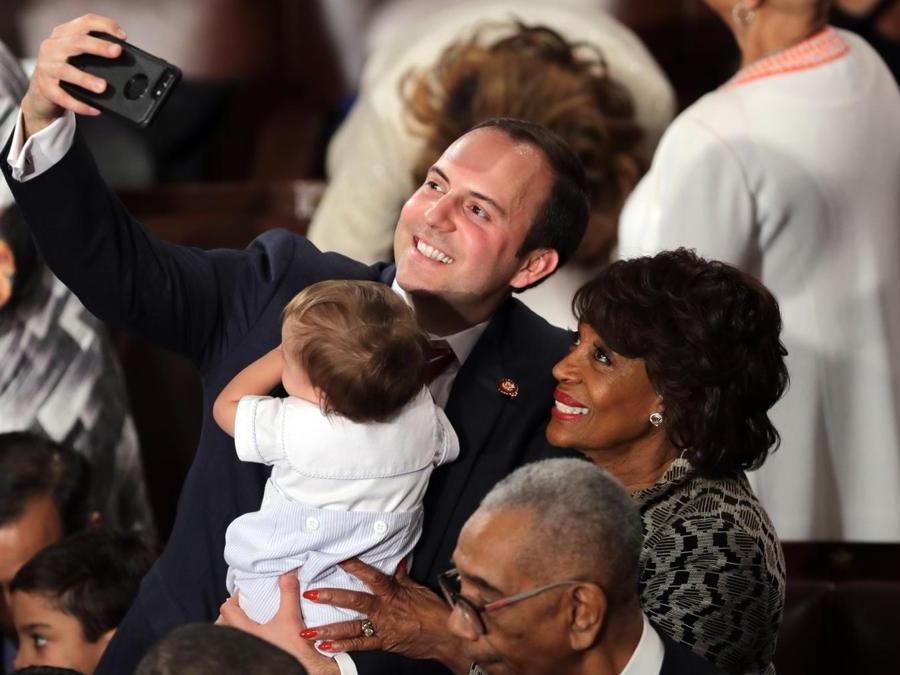 Lance Gooden e Maxine Waters (Afp)