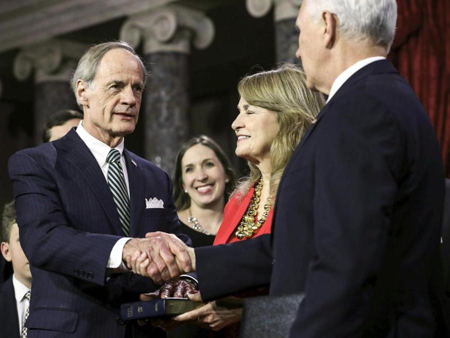 Tom Carper (s)  con la moglie  Martha Ann Stacey (Afp)