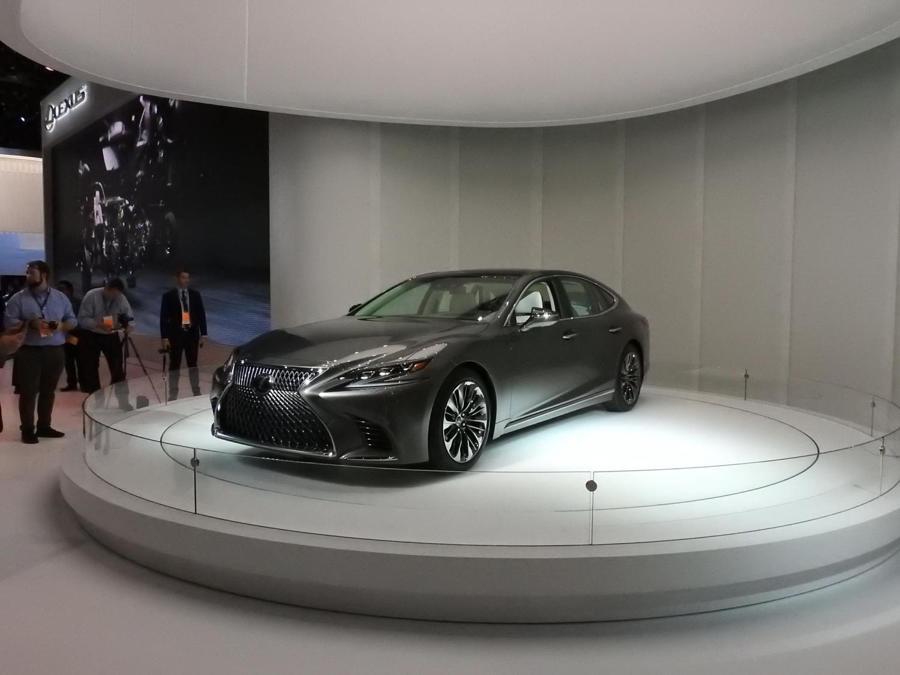 Lexus LS
