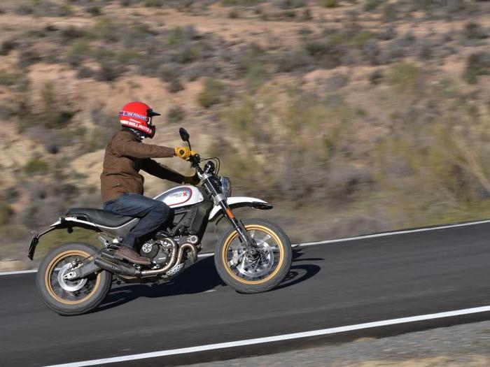 Ducati Scrambler, in sella alla nuova «Desert Sled» che ama il fuoristrada leggero