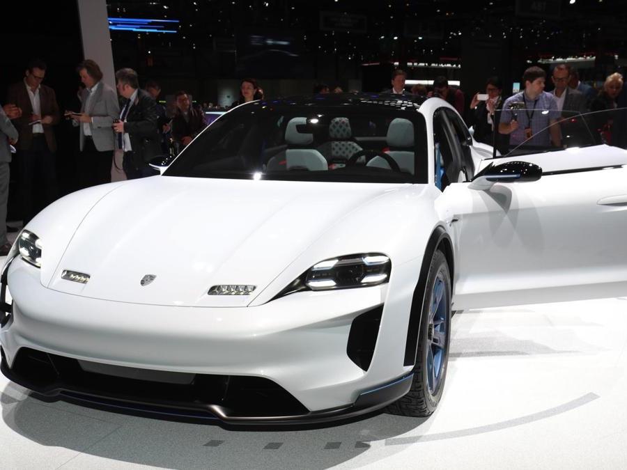 Porsche Mission E Cross Turismo