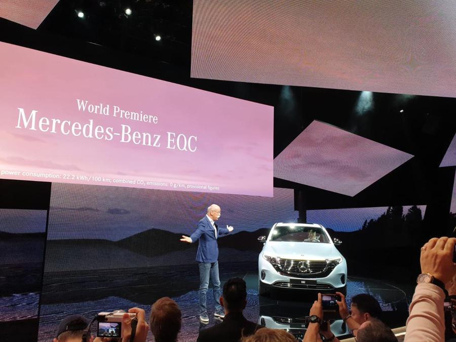 La nuova Mercedes EQC con Dieter Zetsche numero uno di Daimler (credit Mario Cianflone)