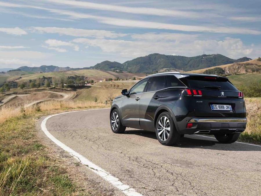 Peugeot 3008, arriva la versione Plug-In Hybrid da 300 cv - Il Sole 24 ORE