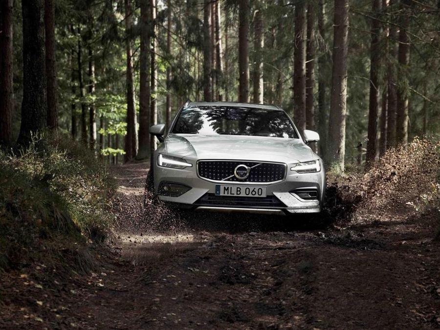 New Volvo V60 Cross Country exterior 