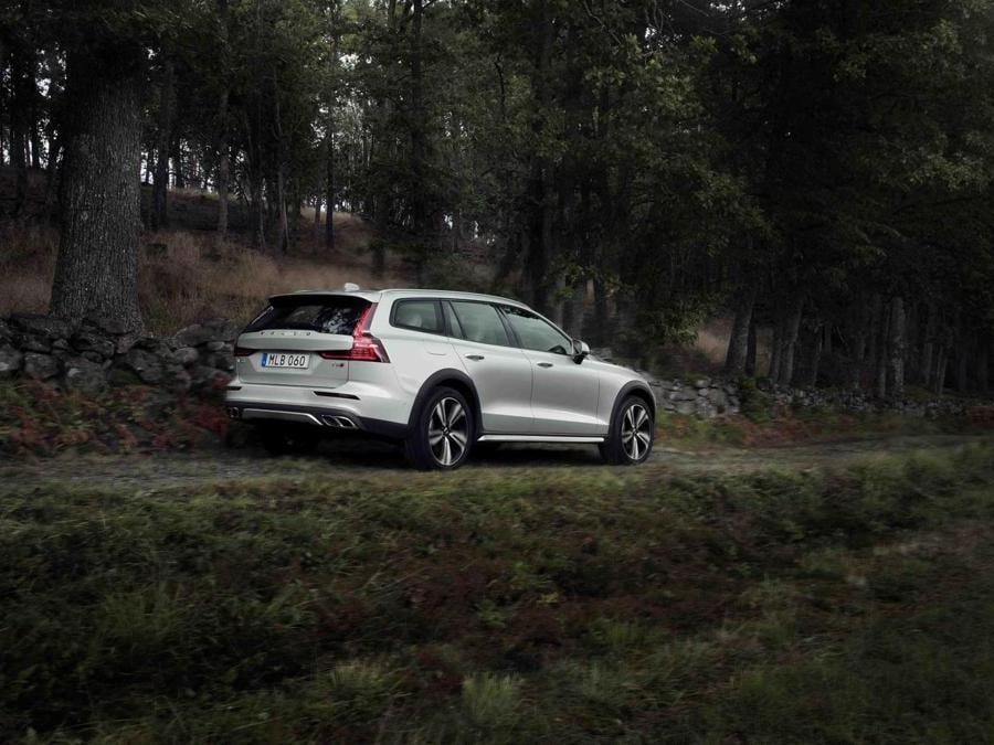 New Volvo V60 Cross Country exterior 