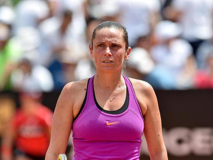 TENNIS. ROBERTA VINCI. Nel corso degli Internazionali d'Italia di Roma, ha annunciato il ritiro dalle competizioni. La tennista tarantina (foto Ansa), in carriera è stata una delle migliori interpreti nel doppio, dove ha trionfato in 25 tornei, collezionando 5 Slam (2 Australian Open, Parigi, Wimbledon, Us Open). Con i colori della nazionale italiana ha vinto 4 Fed Cup, l'equivalente della Coppa Davis maschile.