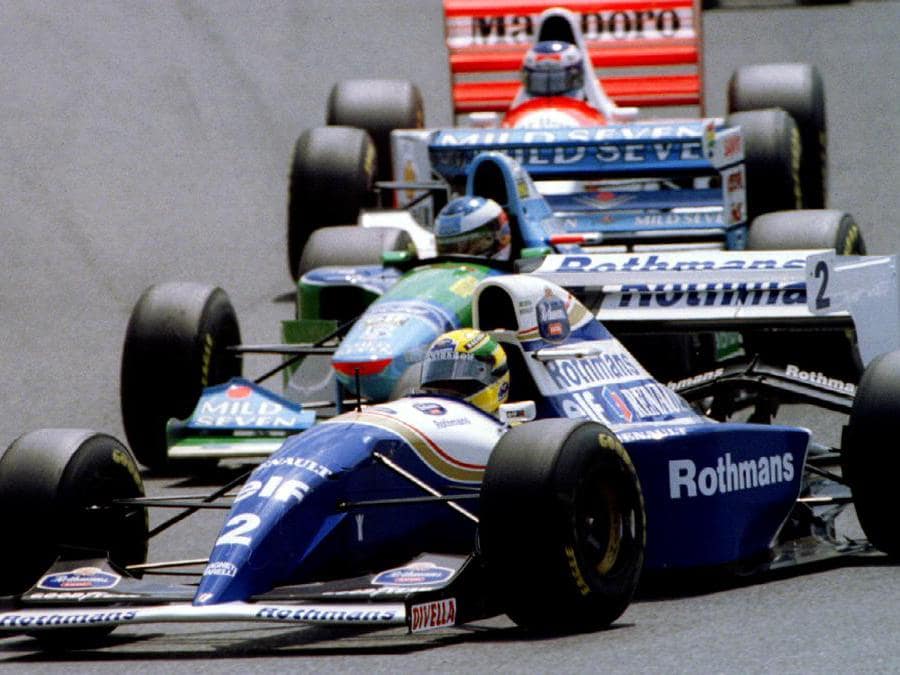 Ayrton Senna seguito da  Michael Schumacher e da  Mika Hakkinen. (Reuters/Toshiyuki Aizawa/File Photo) 