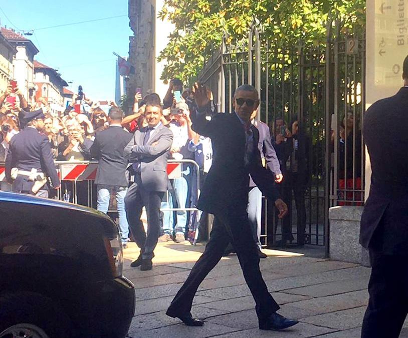 Barack Obama arriva al Cenacolo, dove lo attende il ministro per i Beni Culturali, Dario Franceschini a Milano. (ANSA/Silvia Egiziano) 