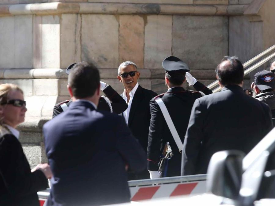 Barack Obama esce dal Duomo di Milano (Massimo Alberico / Fotogramma) 