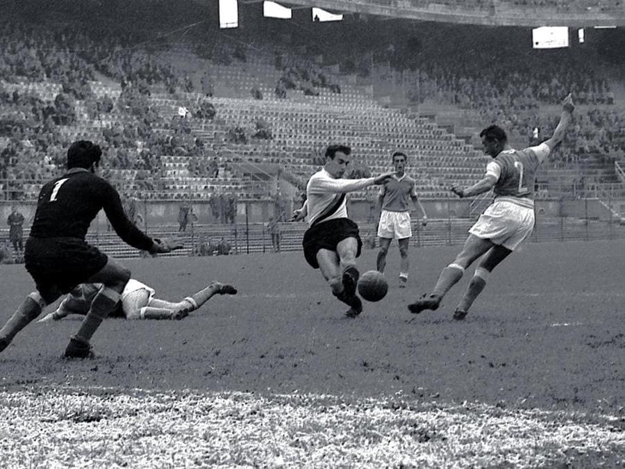 In azione con la maglia dell’Inter (Olycom)