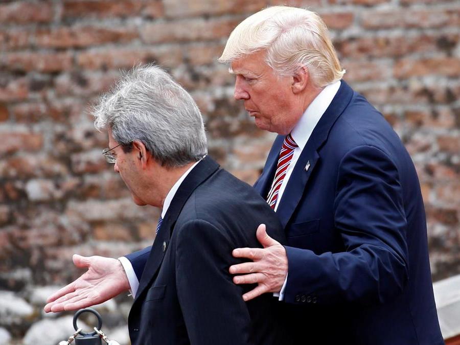 Il Premier Paolo Gentiloni con Trump (REUTERS/Tony Gentile)