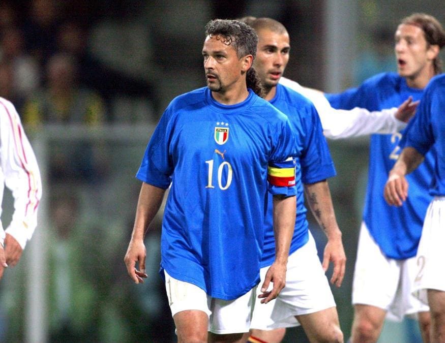 2004 . IL 28 aprile 2004, a 37 anni, a Genova gioca, l'ultima partita con la maglia azzurra. Il ct Trapattoni, lo schiera titolare, nell'amichevole contro la Spagna. Con la maglia azzurra ha collezionato 56 presenze, realizzando 27 reti. (OLYCOM)