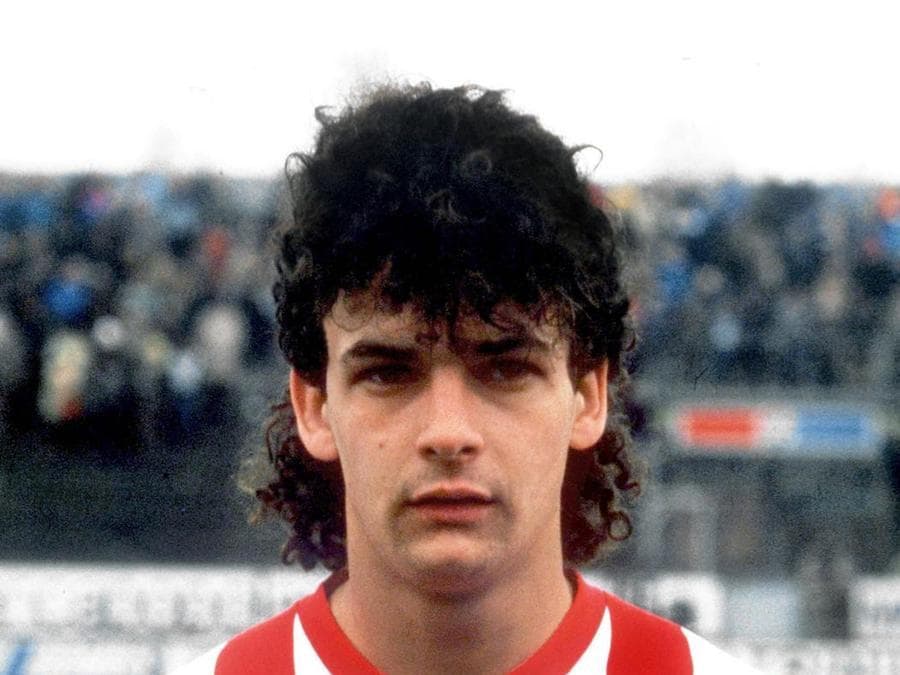 1984.LANEROSSI VICENZA. Non ancora maggiorenne, nella stagione 1984/85, contribuisce alla promozione del Vicenza in serie B, realizzando 12 reti in 29 partite. (OLYCOM)