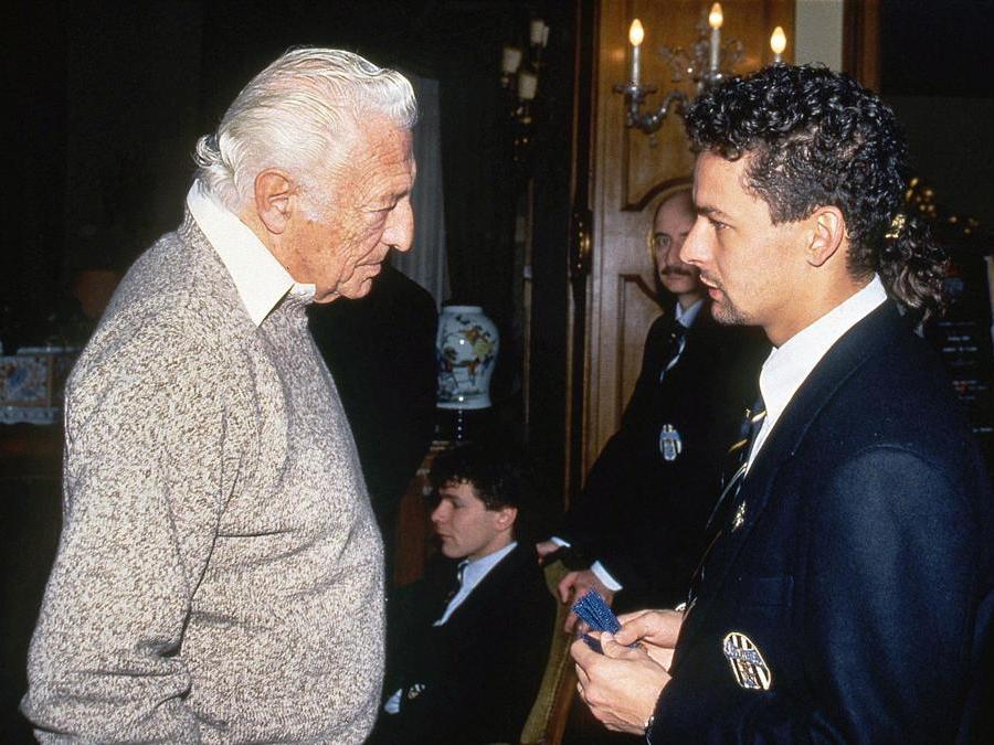  1995. JUVENTUS. Roberto Baggio con Gianni Agnelli. (OLYCOM)