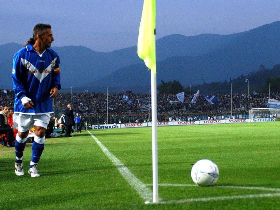 2000.BRESCIA. Svincolatosi nell'estate del 2000, si accorda con il Brescia. (MARKA)