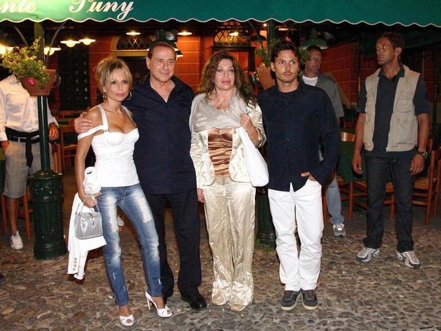 2008. Da sinistra Marina Berlusconi, Silvio Berlusconi, Veronica Lario e Piersilvio Berlusconi. (OLYCOM)