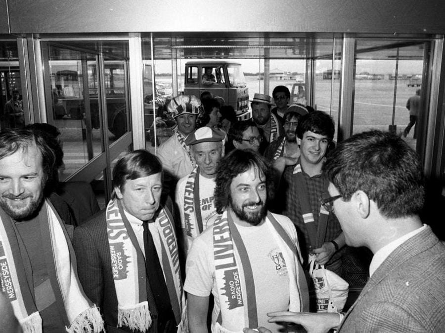I tifosi del Liverpool al loro arrivo all'aeroporto di Fiumicino il giorno prima della finale di Coppa dei Campioni contro la Roma, 29 maggio 1984. ANSA/OLDPIX