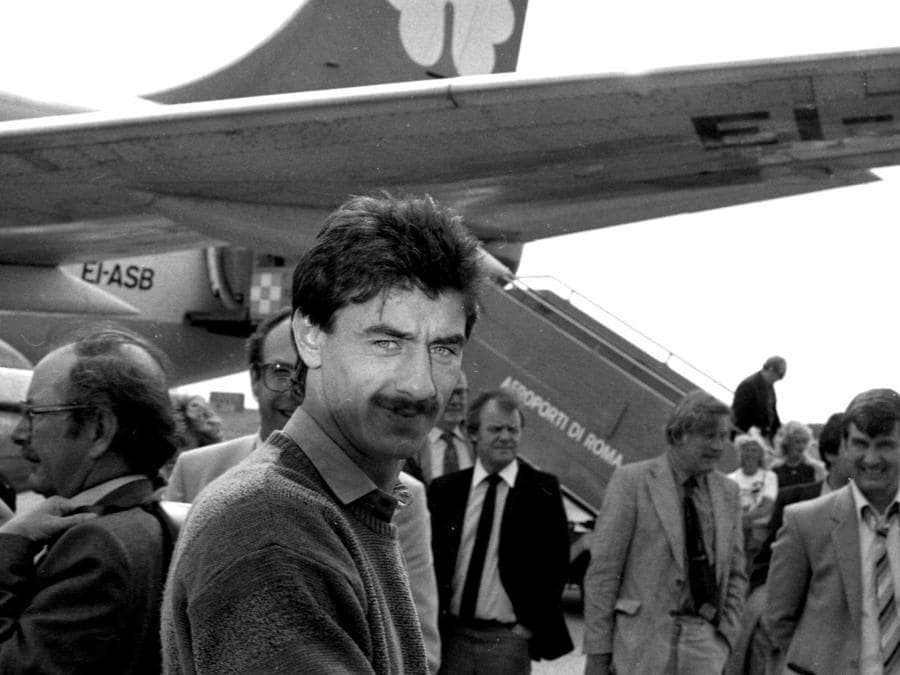 I giocatori del Liverpool al loro arrivo all'aeroporto di Fiumicino il giorno prima della finale di Coppa dei Campioni contro la Roma, 29 maggio 1984. ANSA/OLDPIX