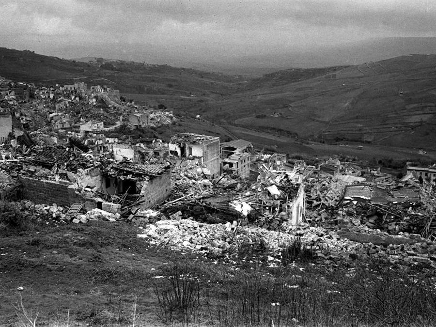 Un' immagine d' archivio dei danni causati a Gibellina dal terremoto del 15 gennaio 1968 nella valle del Belice in Sicilia (magnitudo Richter 6,0 - 236 morti). ARCHIVIO / ANSA / PAL
