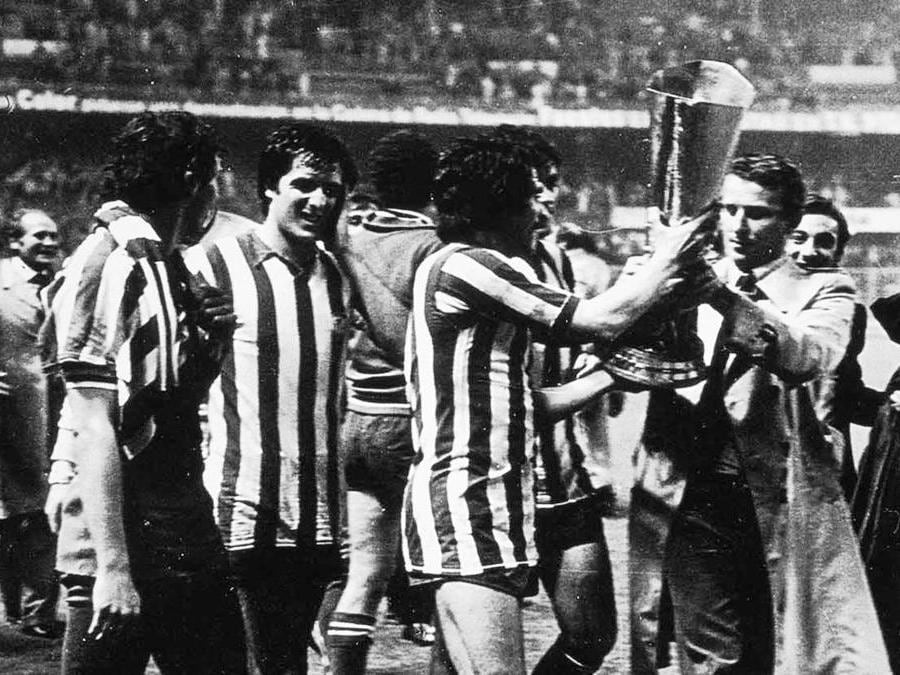 1977. Il primo trofeo internazionale. Nella doppia finale contro i baschi dell'Atletico di Bilbao, a Torino vince la Juve per 1 -0 con una rete di Tardelli. Nella finale di ritorno, seppur sconfitta per 2 reti a 1, la Juventus conquista la prima coppa Uefa. (www.juventus.com)