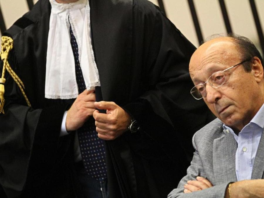 2006. A pochi giorni dalla conclusione della stagione calcistica 2005-2006 viene alla luce, con la pubblicazione della prime intercettazioni, lo scandalo ribattezzato Calciopoli.  Alla Juventus viene revocato il titolo di campione d'Italia 2004-2005, e non assegnato quello 2005-2006 in quanto retrocessa d'ufficio all'ultimo posto in classifica. La Juventus scende così per la prima volta in Serie B e dovendo scontare anche un'ulteriore penalizzazione di 9 punti nella classifica del campionato italiano di Serie B 2006-2007. (ANSA)/