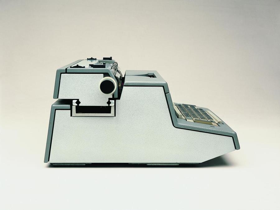 Tekne 3,  macchina per scrivere elettrica,1964 (courtesy of Associazione Archivio Storico Olivetti)
