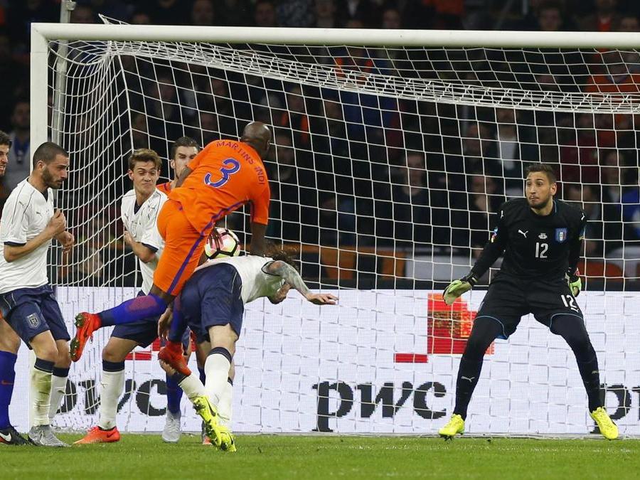 Amsterdam (Olanda), 28 marzo 2017,  Gianluigi Donnarumma durante l’amichevole contro  l’Olanda (Ansa/Ap Photo/Peter Dejong)