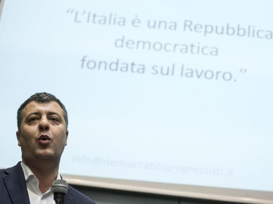 Arturo Scotto alla presentazione del Movimento Democratici e Progressisti, che nasce alla sinistra del Pd, 25 febbraio 2017 a Roma. ANSA/ MASSIMO PERCOSSI