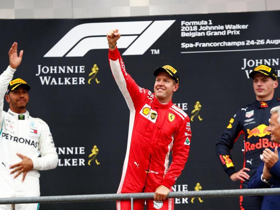 Il podio, da sinistra, Lewis Hamilton,  Sebastian Vettel e Max Verstappen su Red Bull (REUTERS/Francois Lenoir)