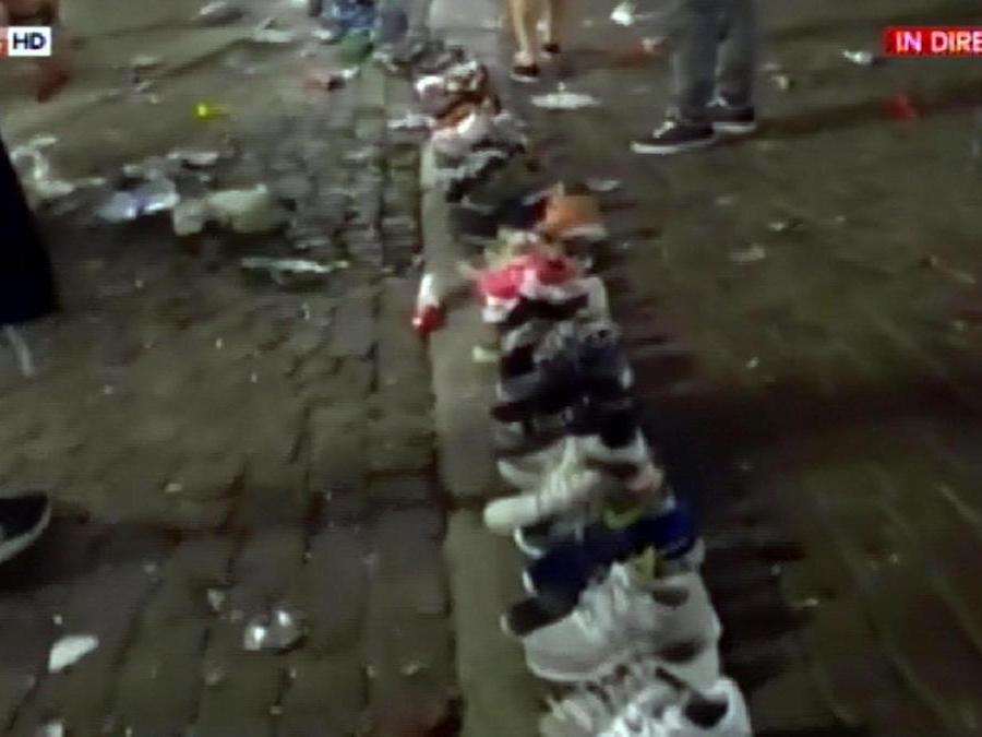 Il fermo immagine tratto da Sky mostra centinaia di scarpe dopo le scene di panico che si sono scatenate tra i tifosi della Juventus che stavano assistendo alla finale di Champions League dal maxi schermo di piazza San Carlo a Torino, 03 giugno 2017. ANSA