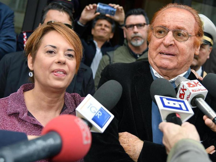 La figlia di Gianni Boncompagni, Barbara,  con Renzo Arbore (Ansa/Ettore Ferrari)
