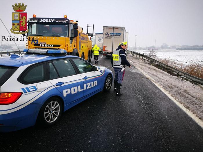 Gelo e neve, chiuse autostrade. In Emilia la situazione più critica