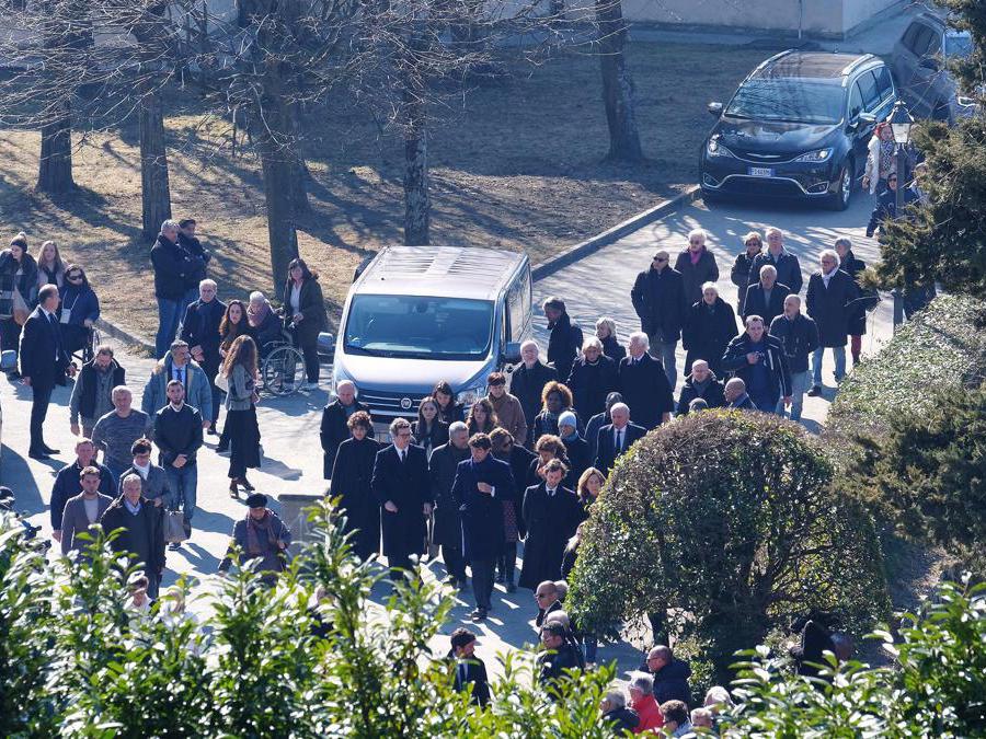 Un momento del funerale di Marella Caracciolo, vedova di Gianni Agnelli, nella chiesa San Pietro in Vincoli a Villar Perosa (Ansa/Alessandro Di Marco)
