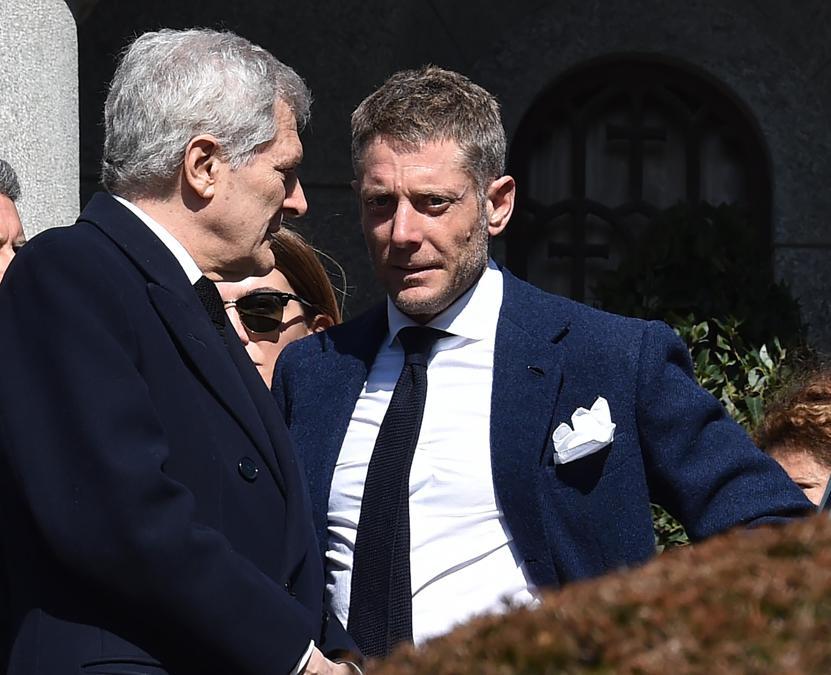 Alain Elkann (a sinistra) con il figlio Lapo Elkann al termine (Ansa/Alessandro Di Marco)