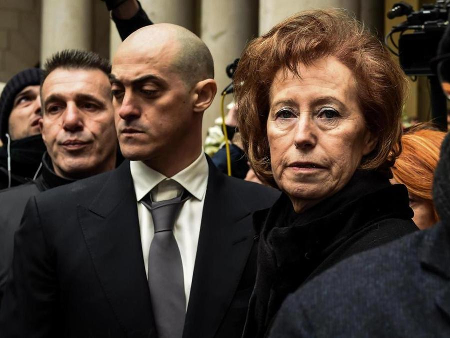 La moglie Letizia con il figlio Gabriele ai funerali di Gian Marco Moratti,  scomparso  a 81 anni, nella chiesa di San Carlo, Milano, 27 febbraio 2018. (ANSA/ Stringer)