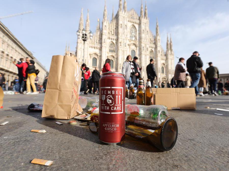 Tifosi dell’Eintracht Francoforte in piazza del Duomo (Massimo Alberico/Fotogramma)