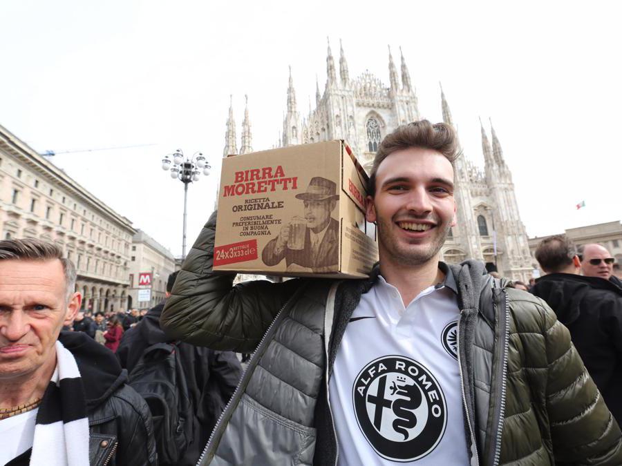 Tifosi dell’Eintracht Francoforte in piazza del Duomo(Massimo Alberico/Fotogramma)