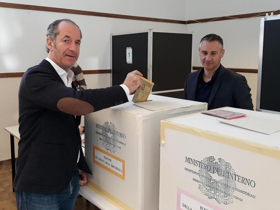 Il presidente della Regione Veneto, Luca Zaia al voto, San Vendemiano, Venezia (ANSA/U UFFICIO STAMPA/ REGIONE VENETO)