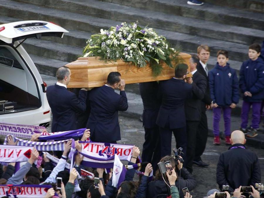 La bara di Davide Astori (Italy Photo Press)