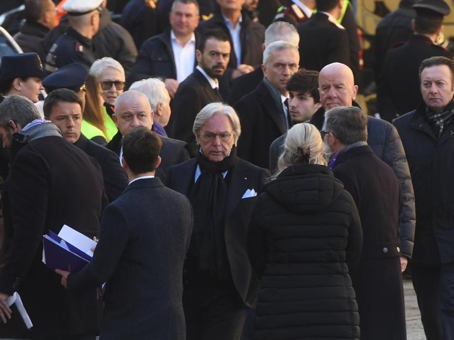 Il presidente della Fiorentina Diego della Valle (C) e Matteo Renzi (S) (AFP PHOTO / Filippo MONTEFORTE)